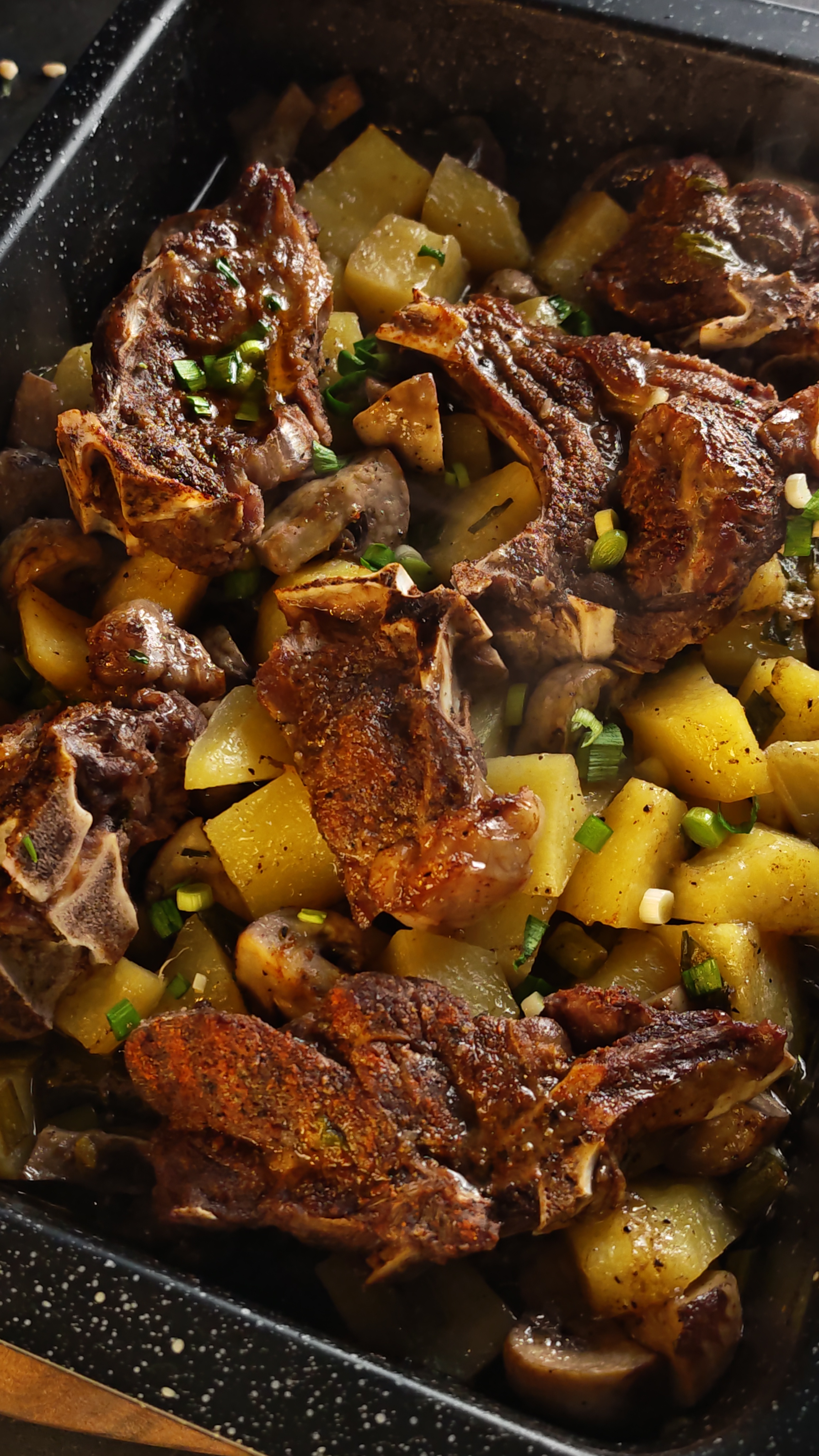 Friptură de miel cu legume - Rețeta savuroasă pentru Paște