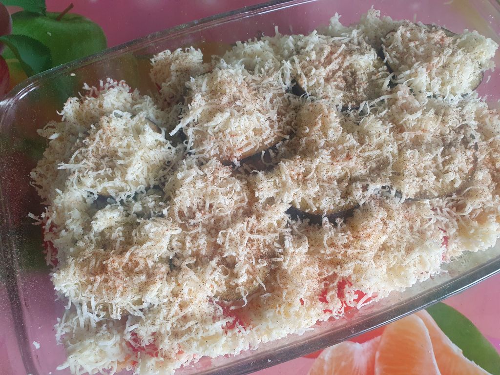 Gratin de vinete cu cartofi si cascaval – savuros si simplu de facut.