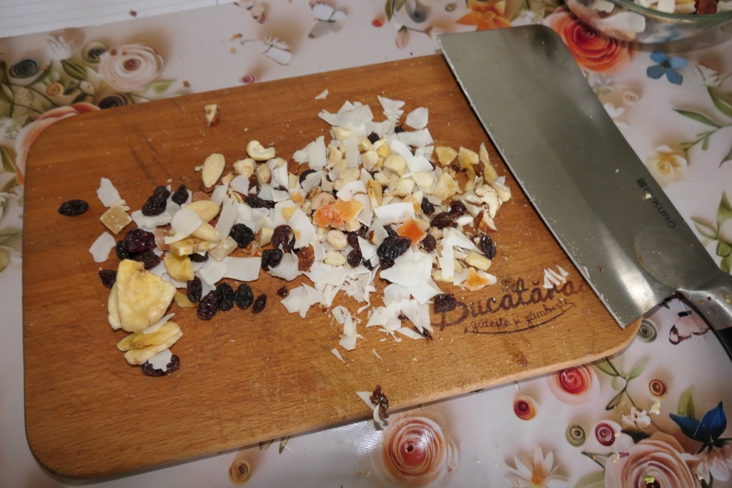 Batoane de ciocolata ''cu de toate''