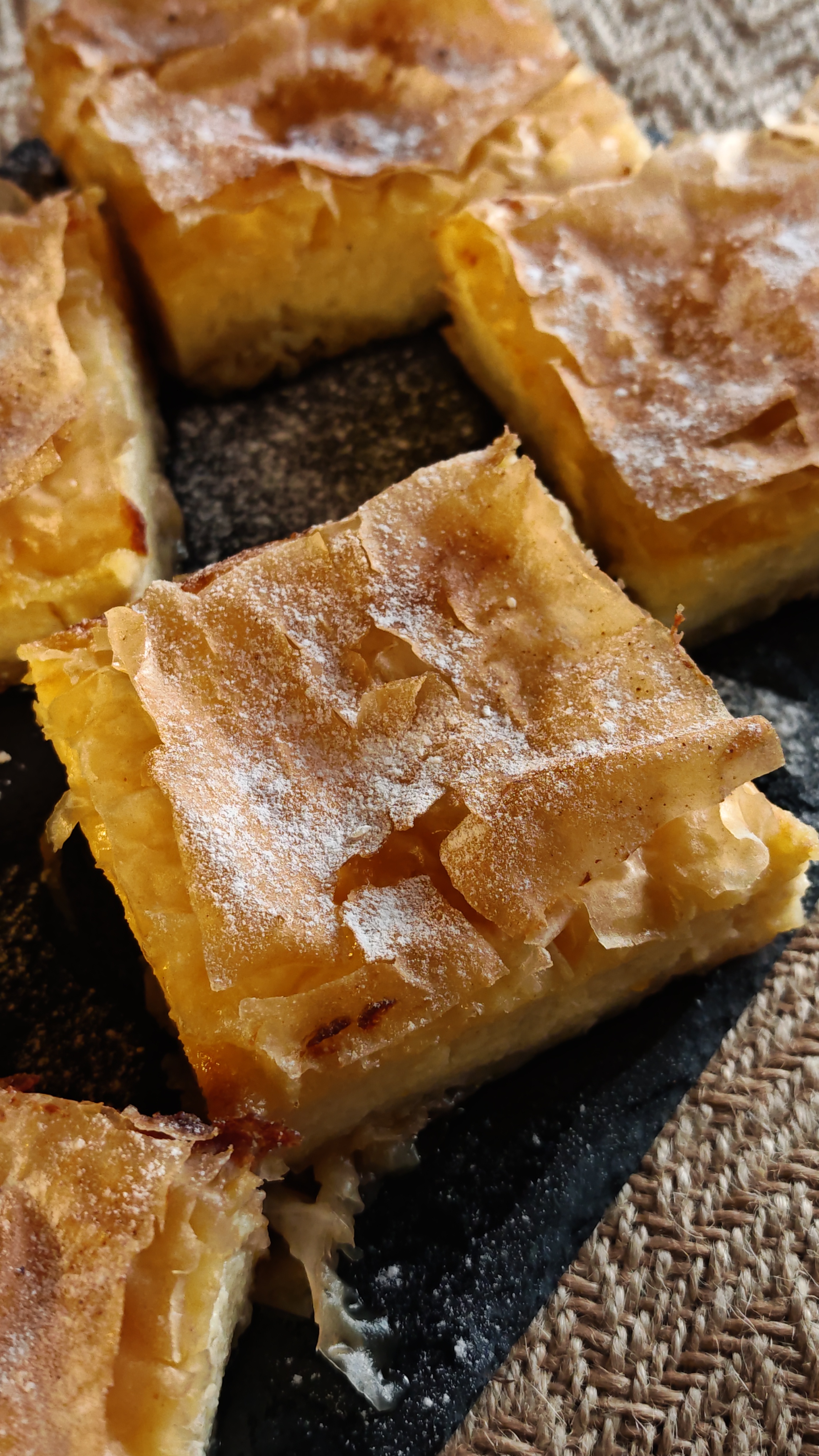 Bougatsa însiropată - Rețeta delicioasă și aromată