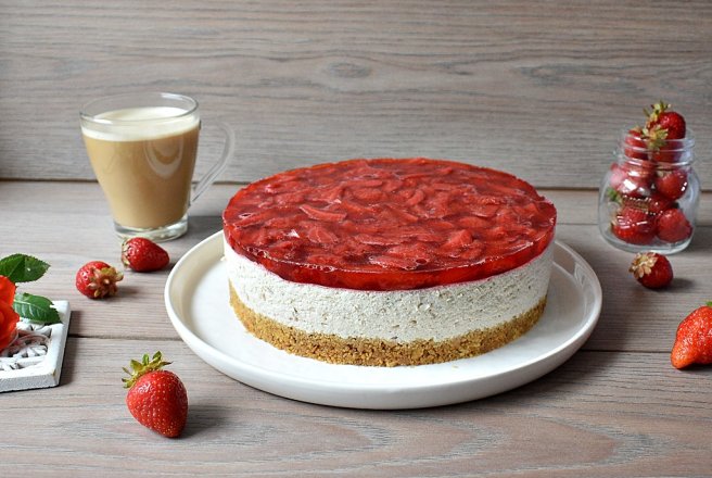 Cheesecake cu capsuni si banane, fara coacere